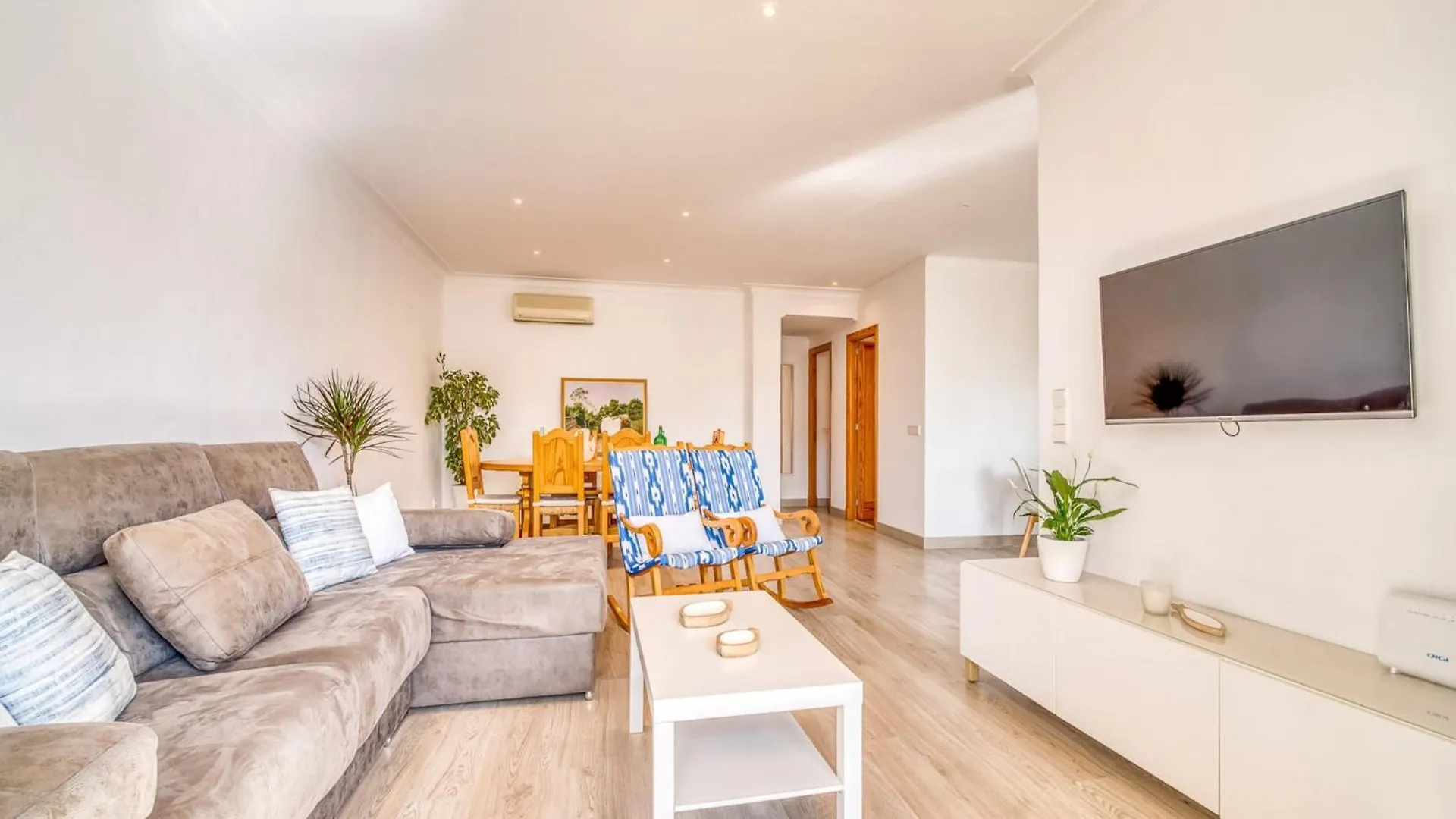 6 Bedroom Apartment In Majorca Platja de Muro Ισπανία